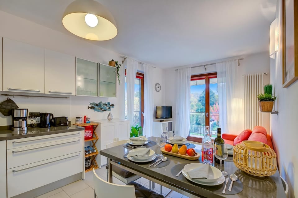 Family Apartment, 1 Bedroom, Balcony (Lenni Apart. Swimming Pool and lake) | Interior