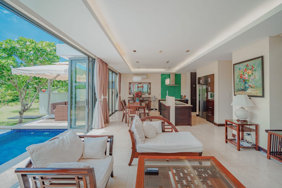 Deluxe Villa | Living area