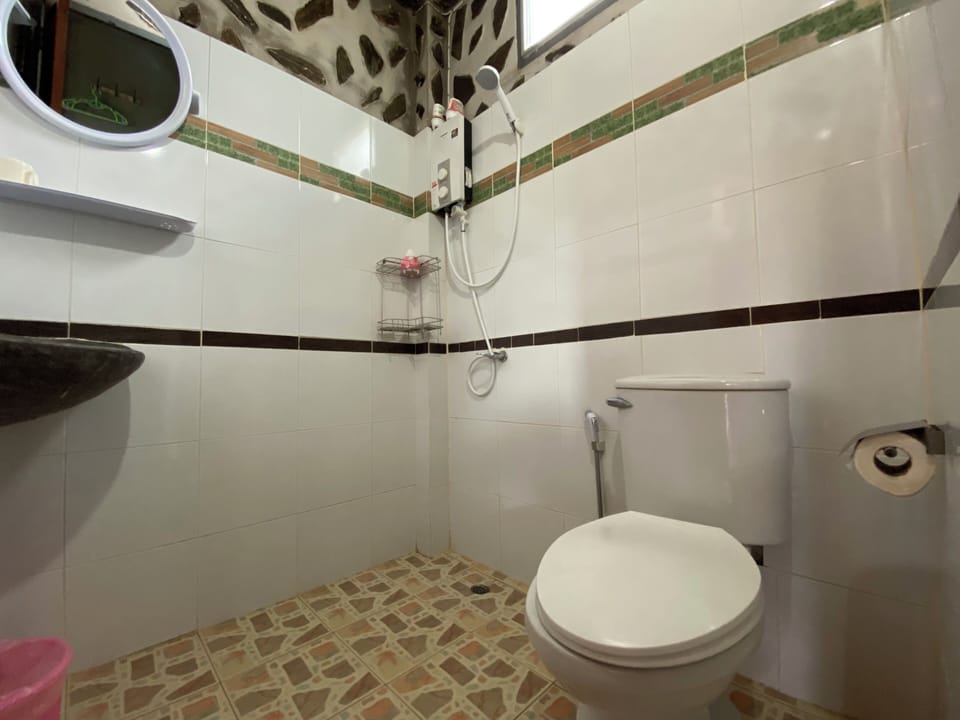 Standard House, 1 King Bed, Mountain View | Bathroom | Towels, soap, shampoo, toilet paper