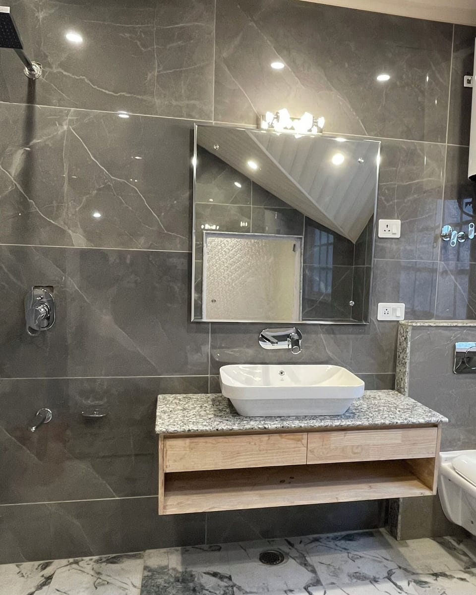 Deluxe Room | Bathroom | Hair dryer, slippers, towels, soap