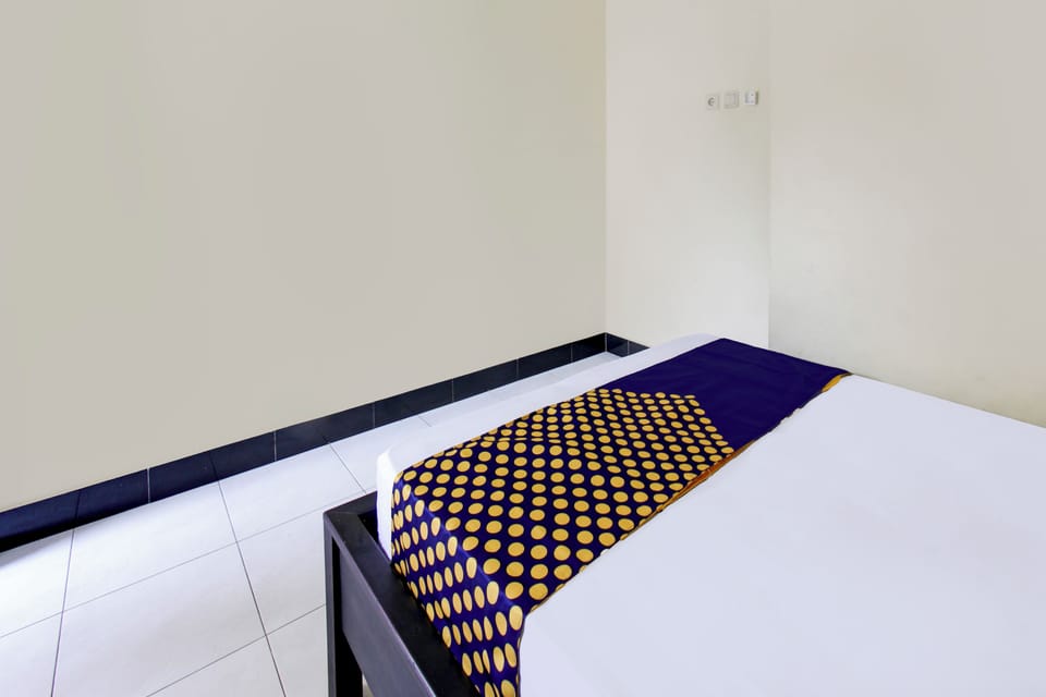 Standard Double Room | Desk, WiFi (free), bed sheets