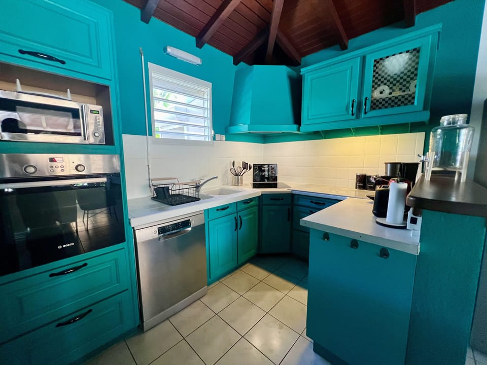 Family Villa | Private kitchen | Full-size fridge, microwave, stovetop, dishwasher