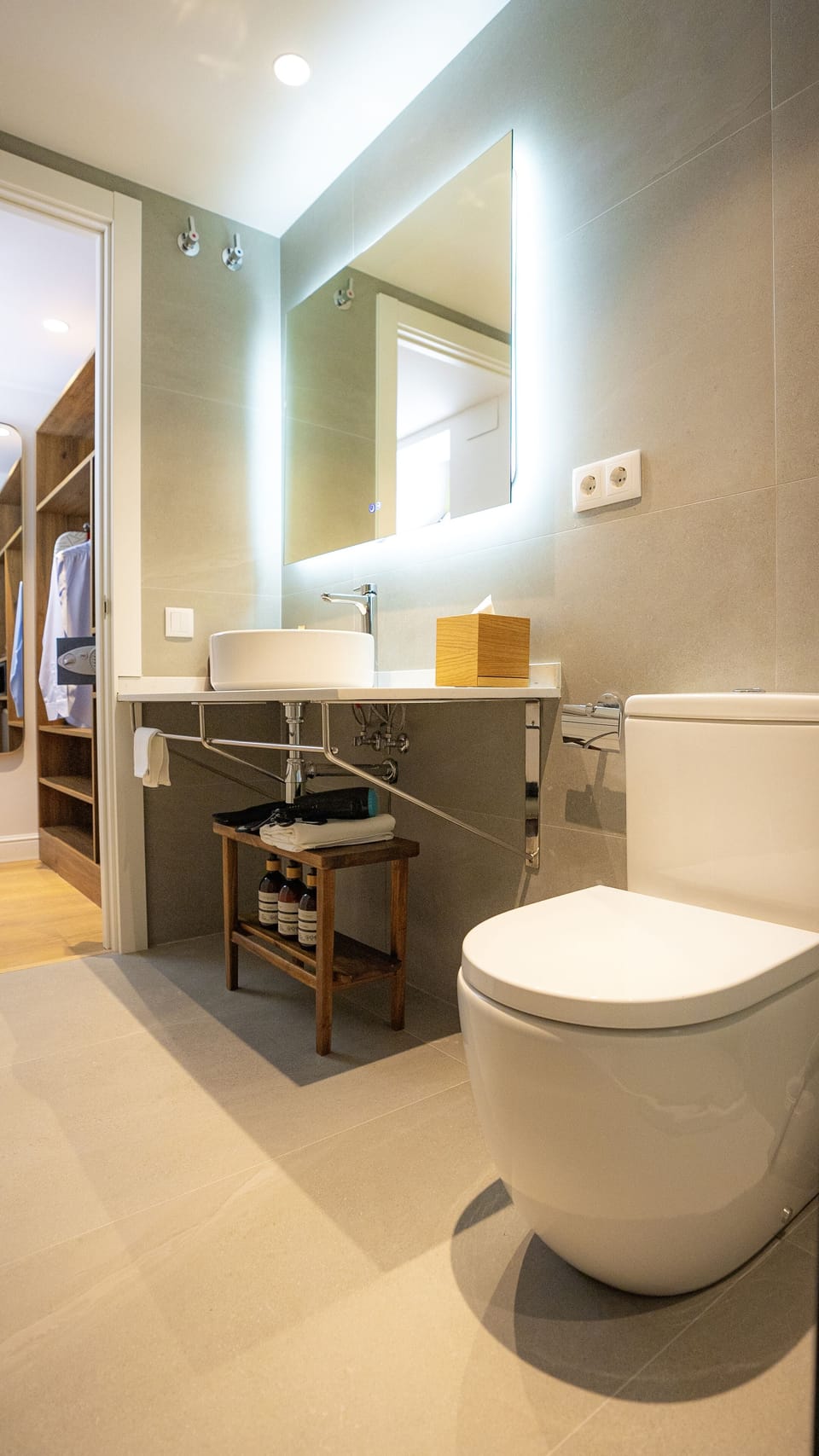 Deluxe Room, 1 Queen Bed, Balcony, City View | Bathroom | Shower, rainfall showerhead, designer toiletries, hair dryer