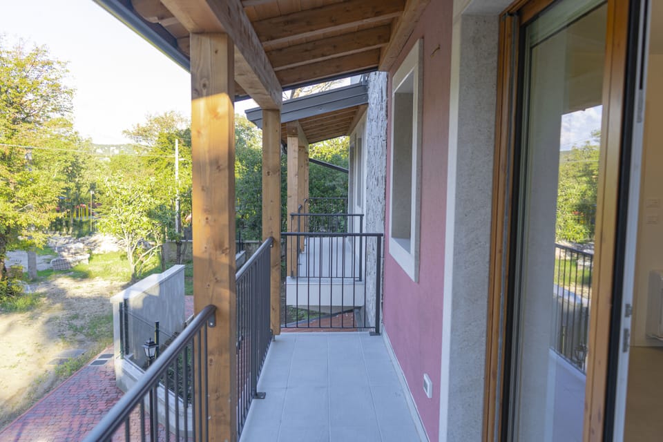 Classic Apartment | Balcony