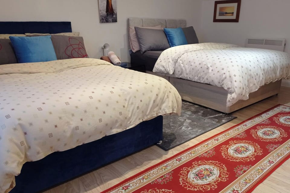 House - Sleeps 8 - Garden - Parking House in Ilford