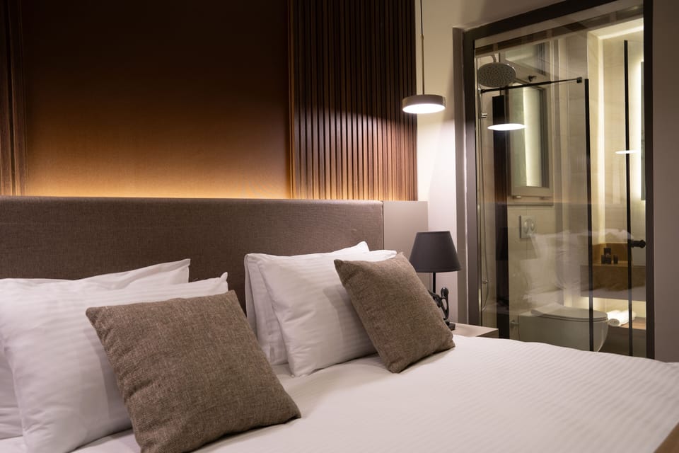 Standard Double Room | In-room safe, soundproofing, free WiFi, bed sheets