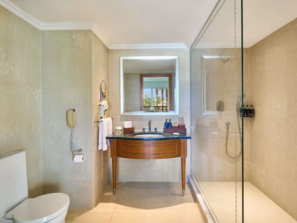 Deluxe Room Aqua Twin Bed | Free minibar, in-room safe, blackout drapes, soundproofing