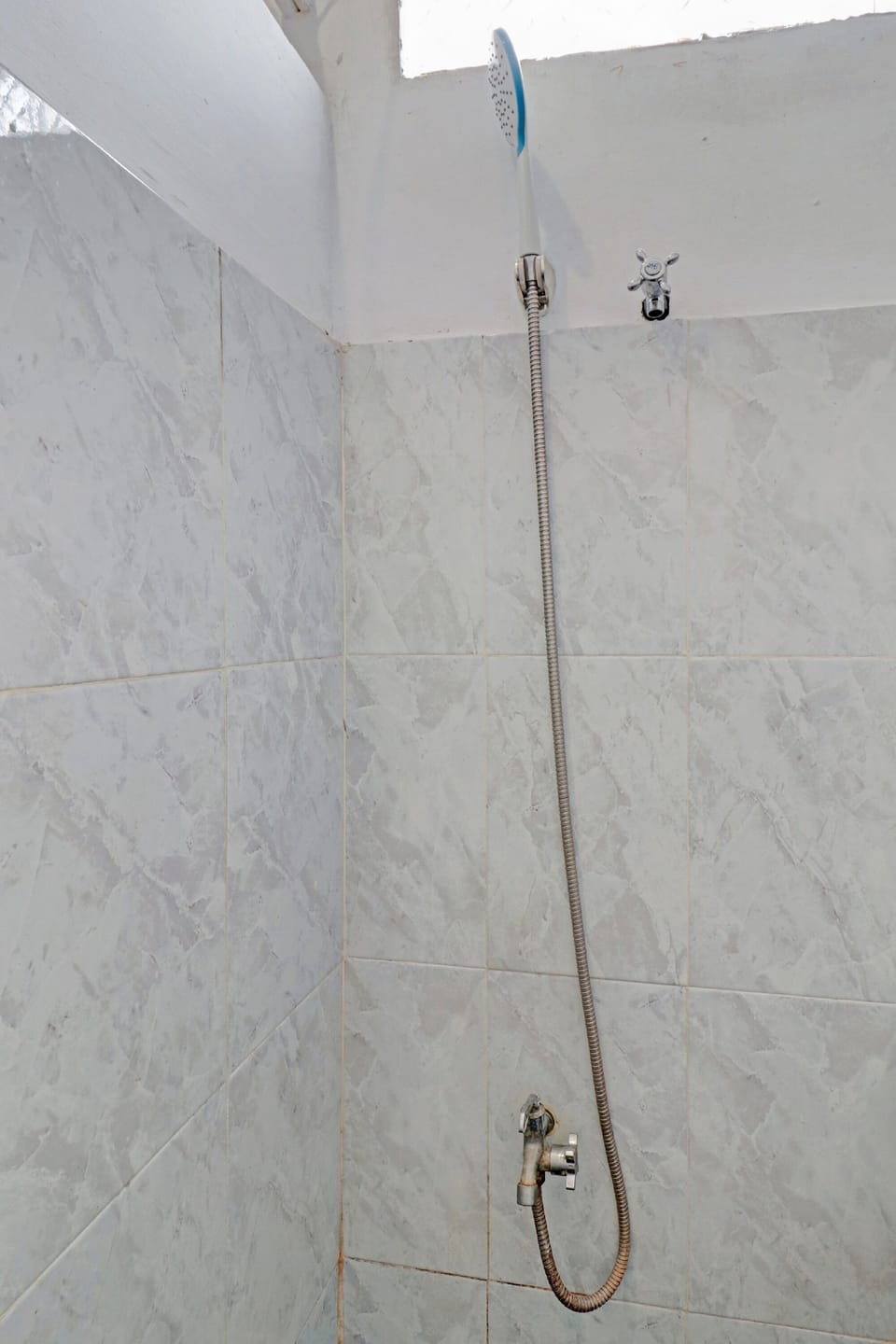 Standard Twin Room | Bathroom | Shower, soap