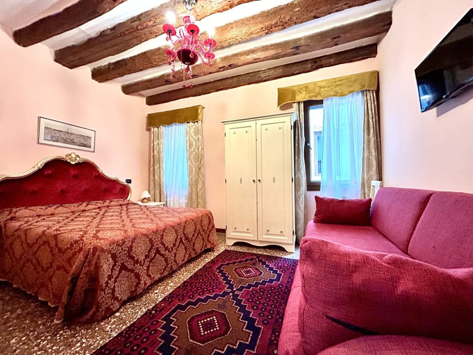 Premium bedding, in-room safe, desk, free WiFi