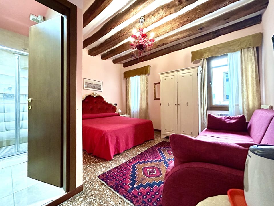 Premium bedding, in-room safe, desk, free WiFi