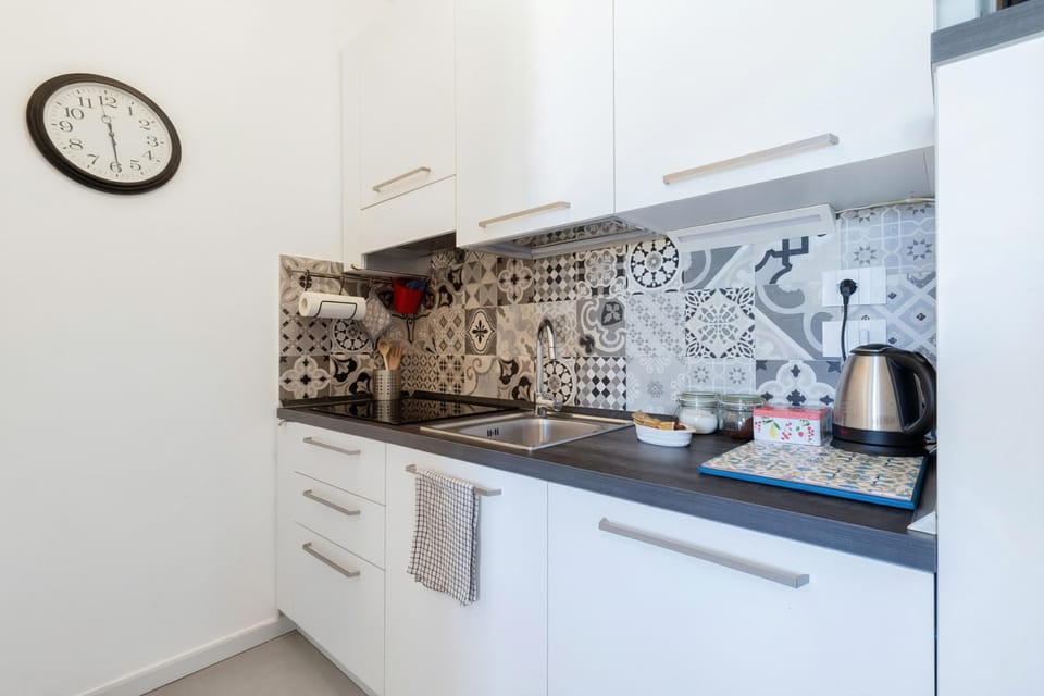 Family Apartment, 1 Bedroom, Balcony (Bilocale Vista Mare Giorgio) | Private kitchen