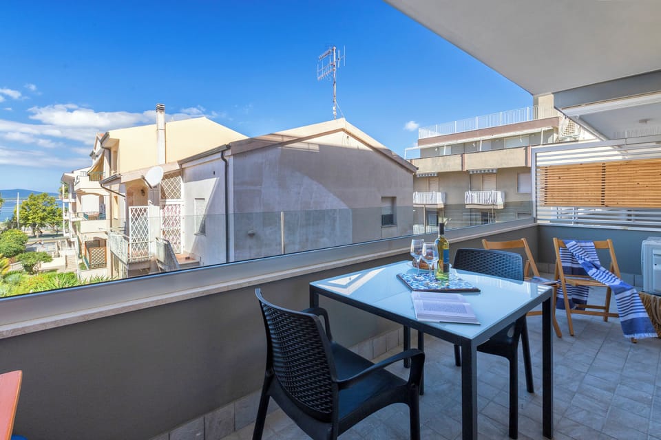 Family Apartment, 1 Bedroom, Balcony (Bilocale Vista Mare Giorgio) | Outdoor dining