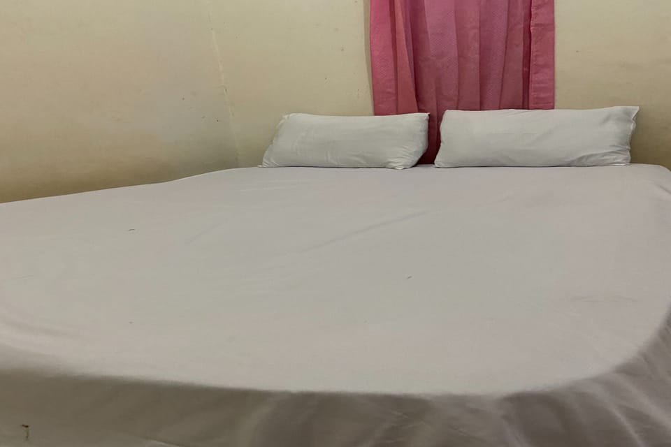 Standard Double Room | WiFi (free), bed sheets