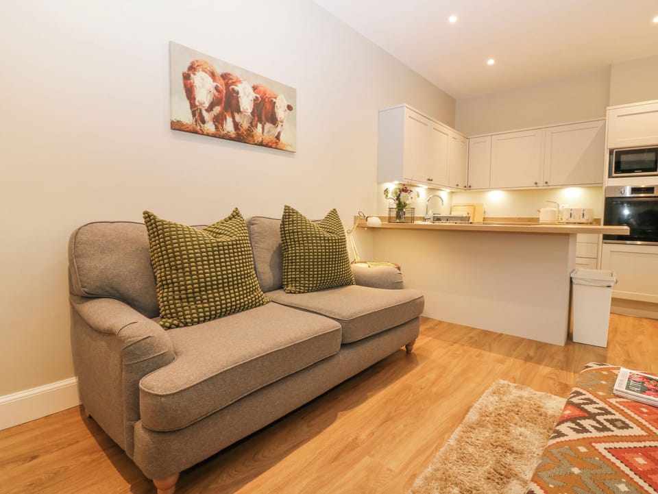 Cottage | Living area | Fireplace