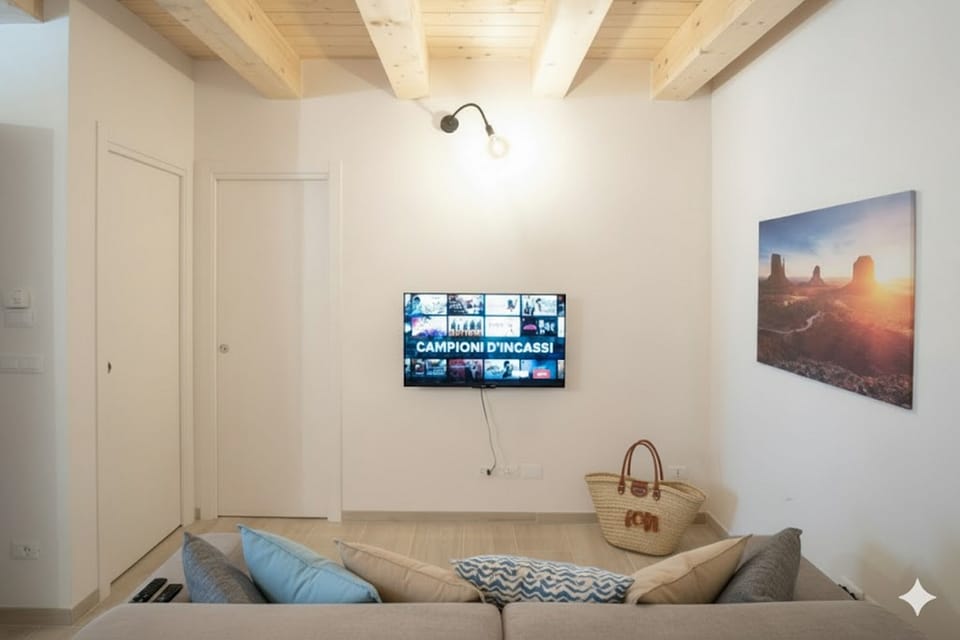 Basic Apartment | Living area | Smart TV