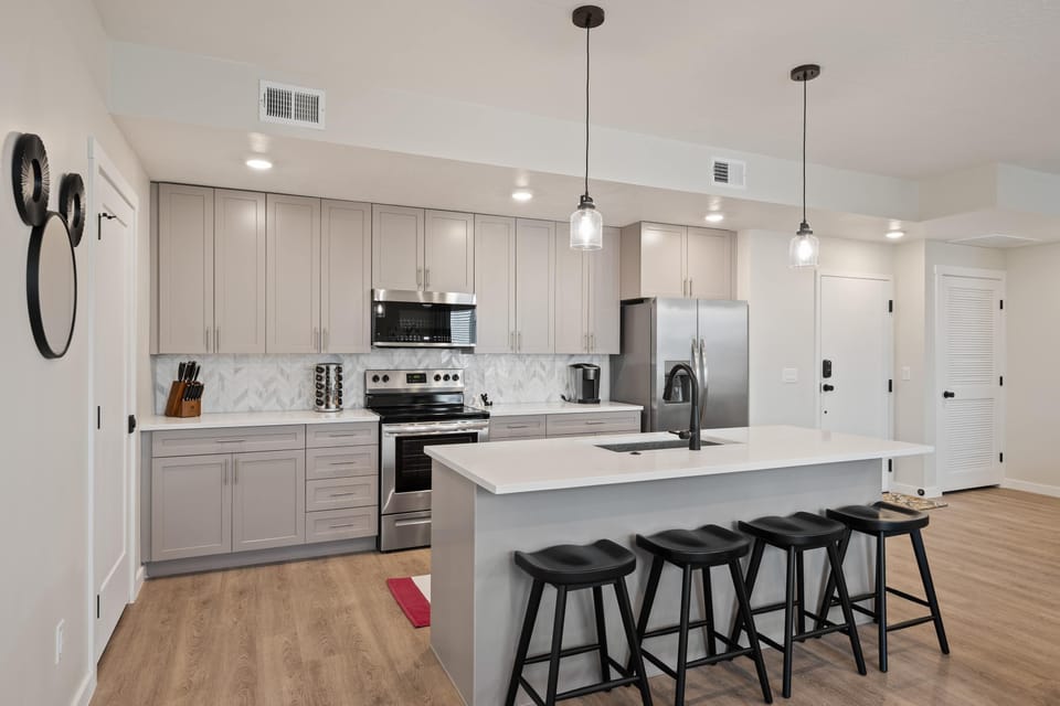 Condo, 2 Bedrooms | Private kitchen | Fridge, oven, coffee/tea maker, toaster