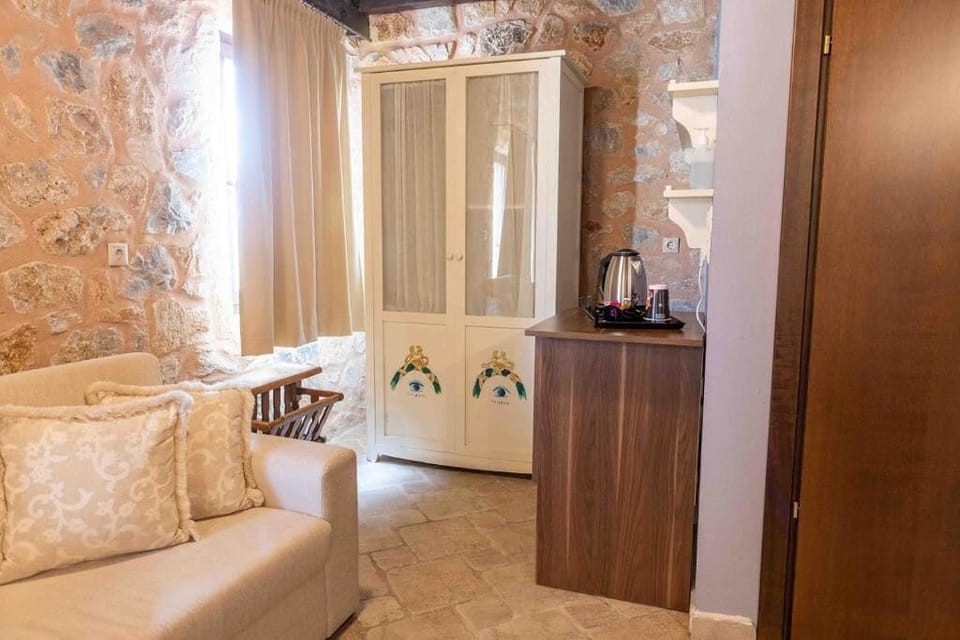 Standard Suite | 1 bedroom, individually decorated, individually furnished, desk