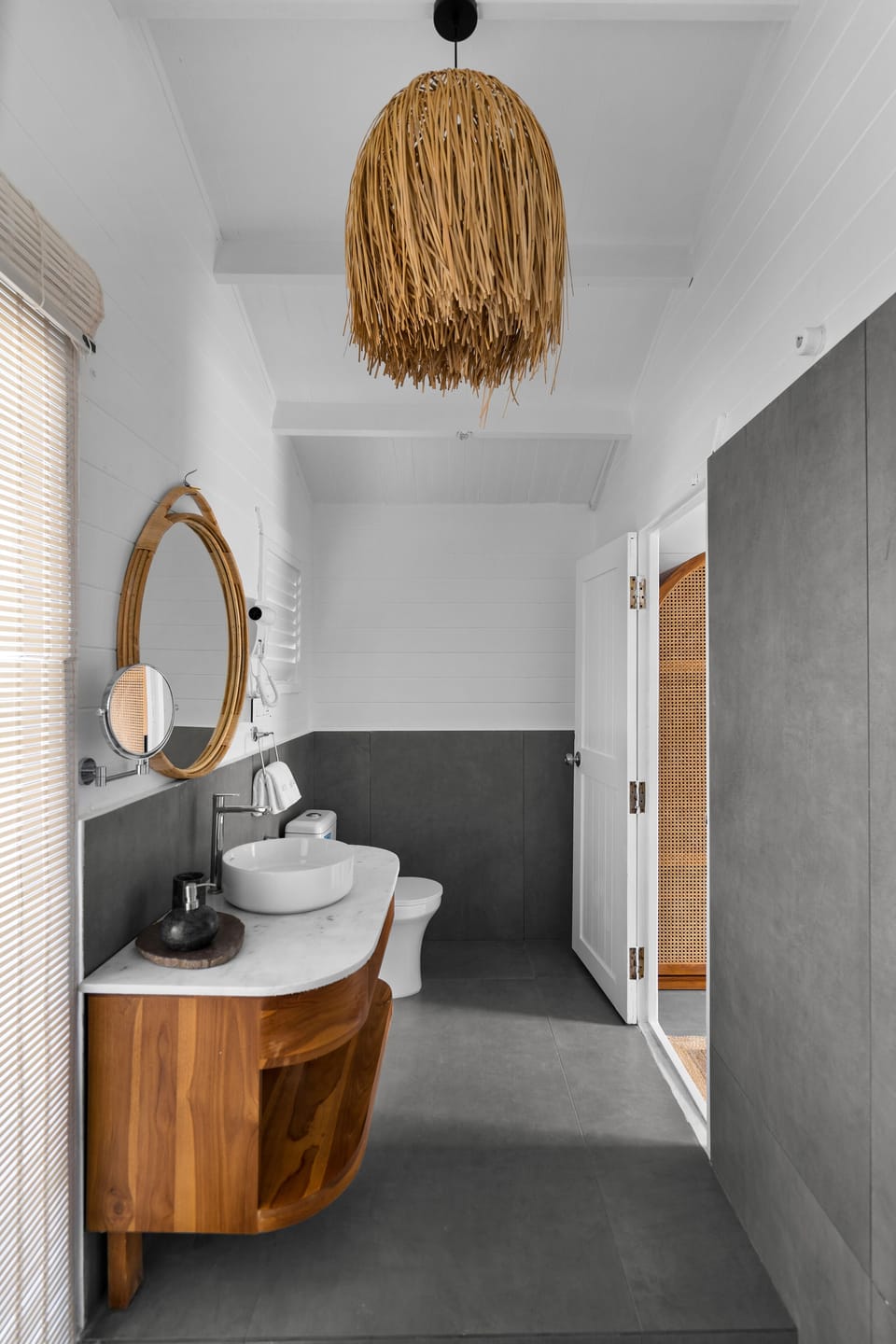 Jaunty Jacuzzi Villa | Bathroom