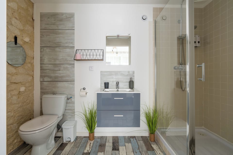 La Tribu | Bathroom | Hair dryer, towels, soap, shampoo