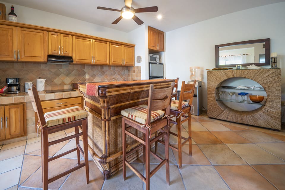 Classic Apartment | Private kitchen | Full-size fridge, microwave, toaster, blender