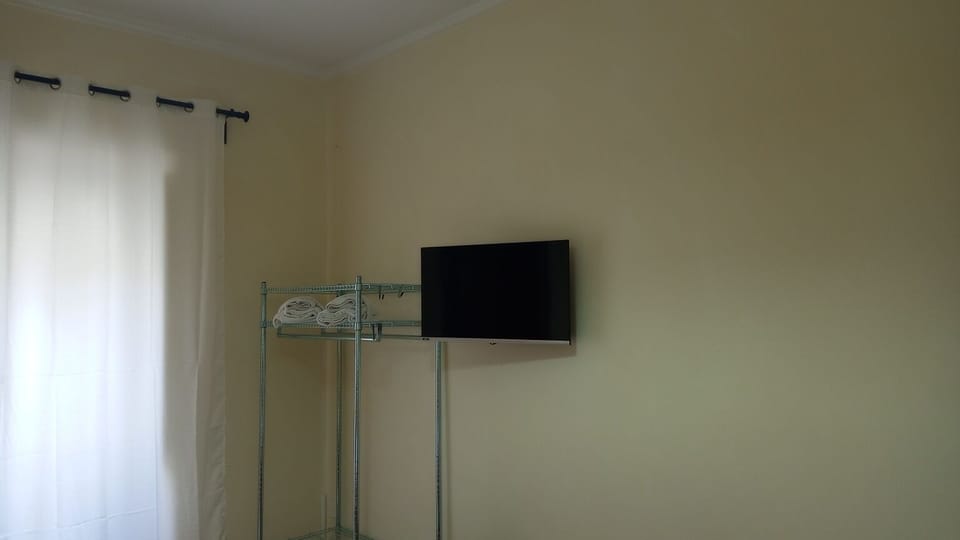 Family Room | 1 bedroom, desk, free WiFi, bed sheets