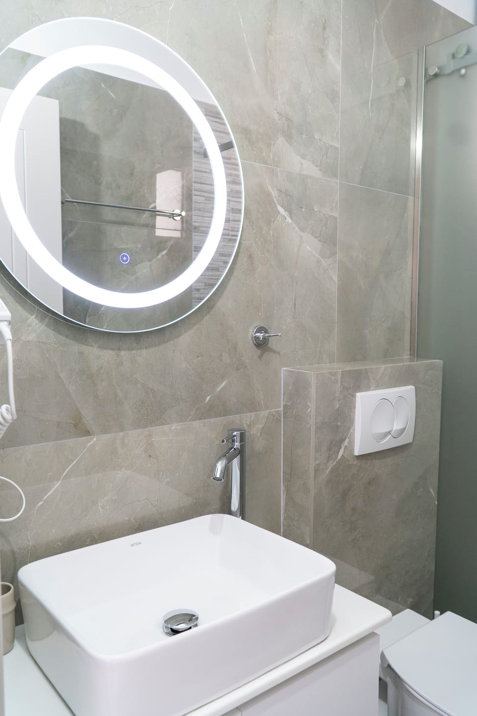 Deluxe Double Room | Bathroom | Hair dryer