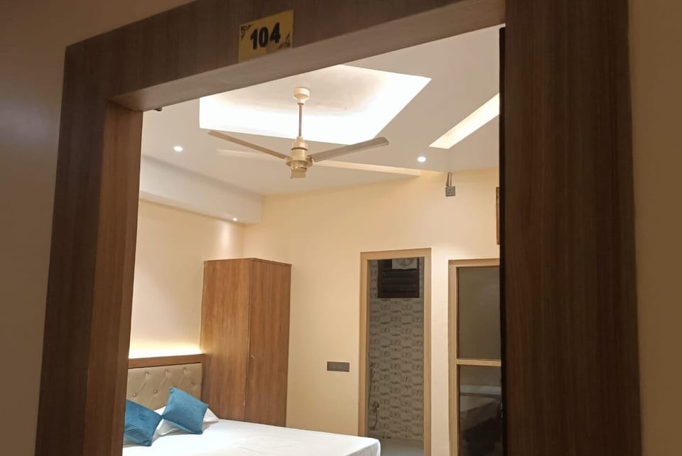 Family Triple Room | Premium bedding, blackout drapes, soundproofing, iron/ironing board