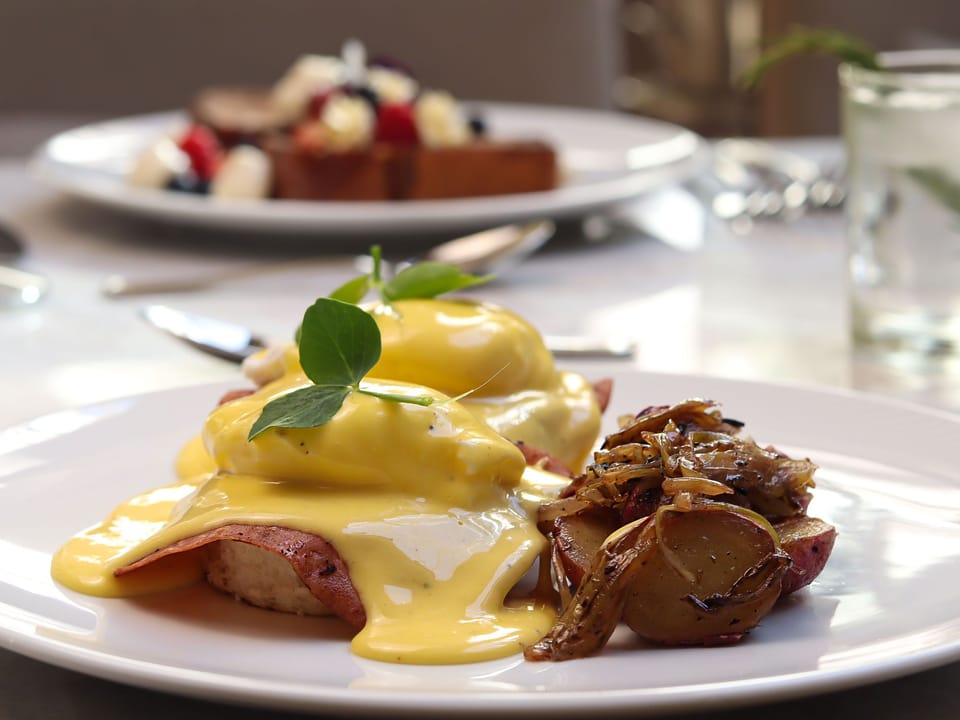 Cooked-to-order breakfast for a fee on weekends