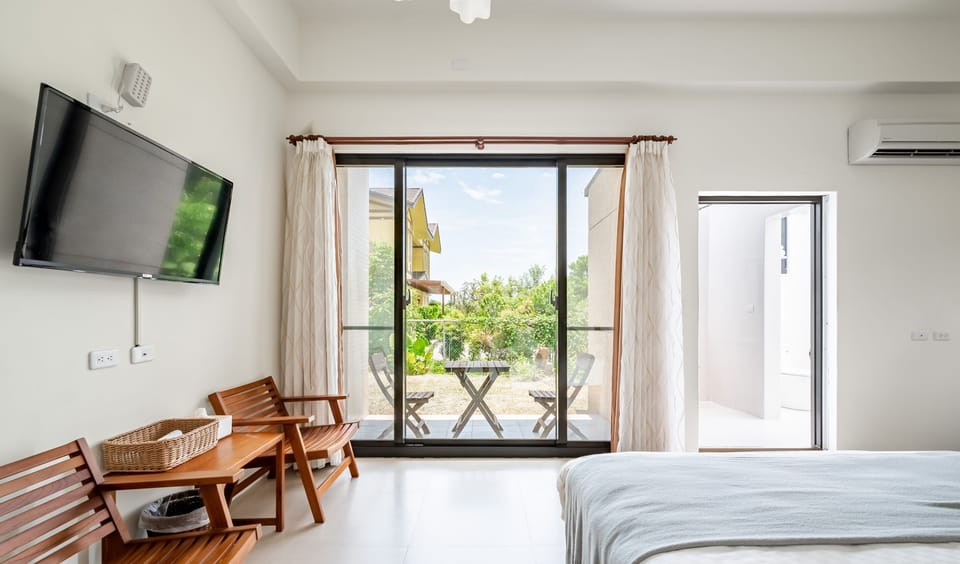 Deluxe Double Room | Desk, blackout drapes, free WiFi, bed sheets