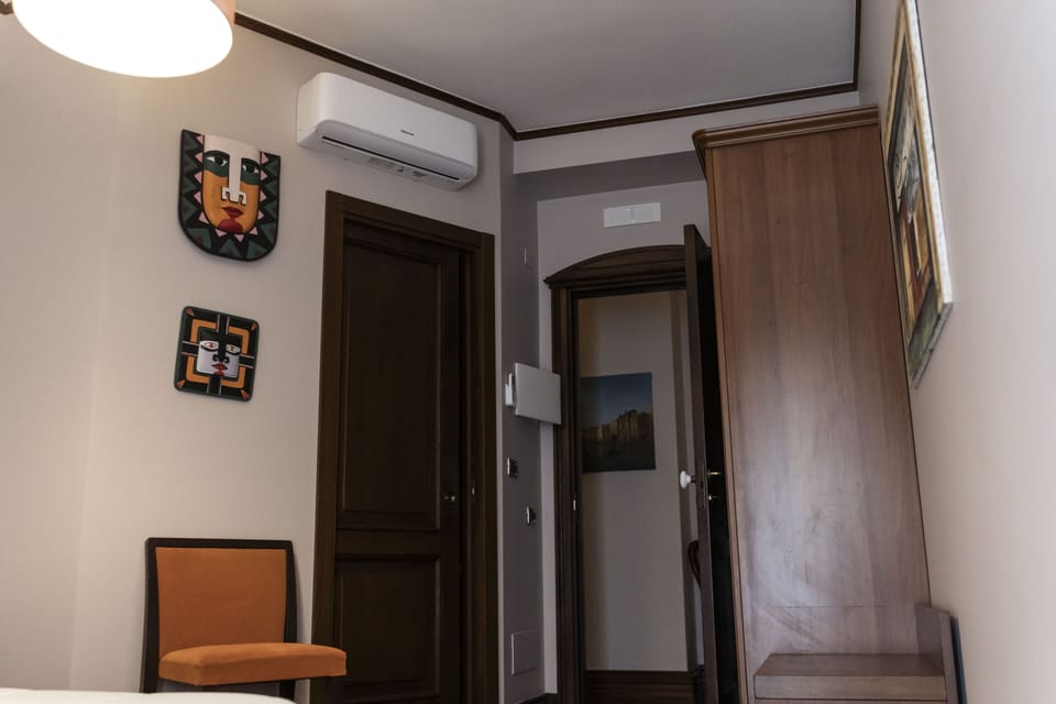 Deluxe Room | Bathroom | Shower, rainfall showerhead, hair dryer, bidet