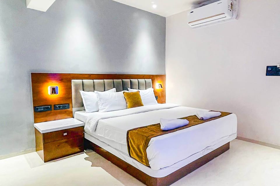 Premium Room, 1 Double Bed | Egyptian cotton sheets, premium bedding, in-room safe, free WiFi