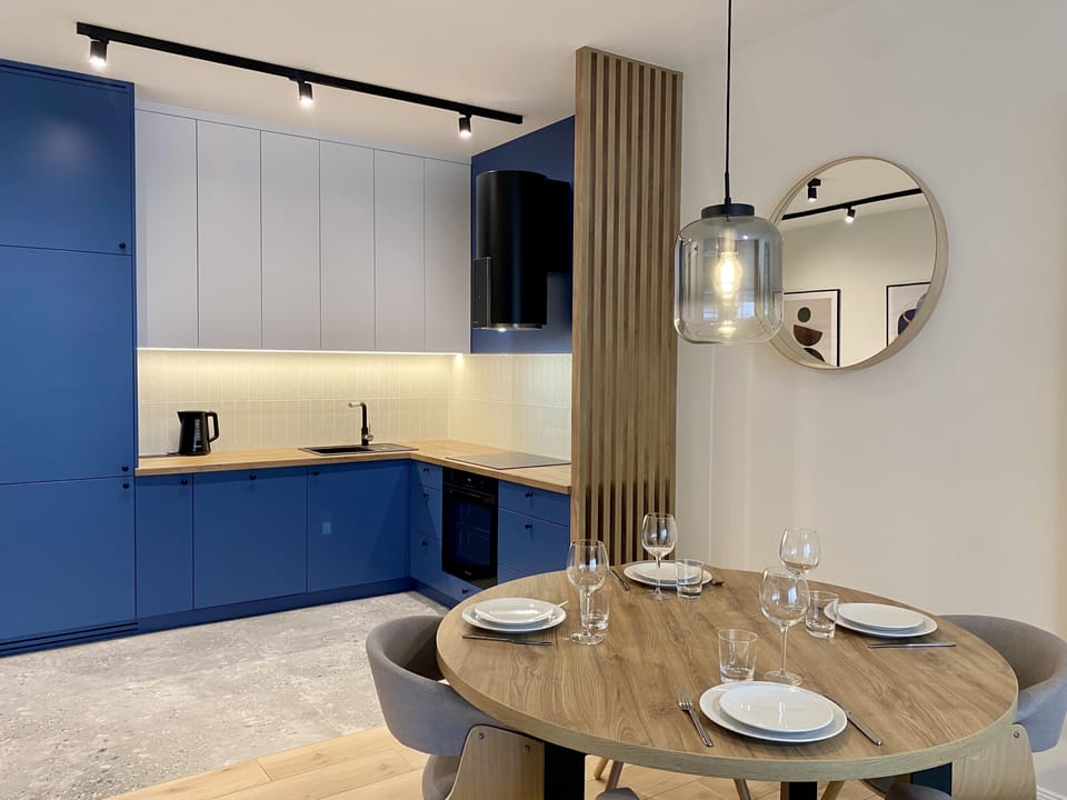 Deluxe Apartment, Lake View | In-room dining