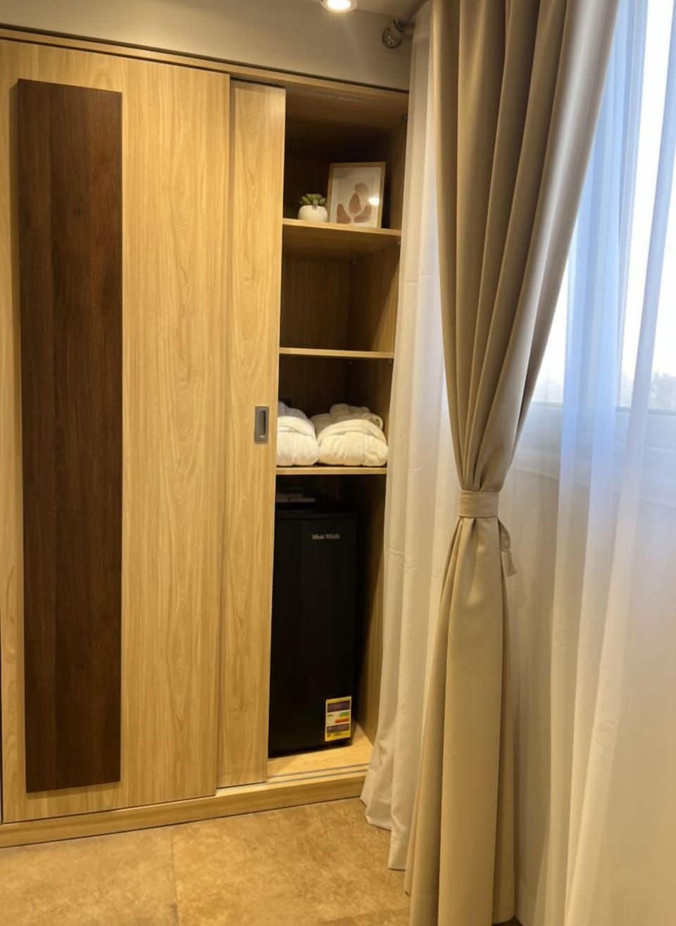 Standard Twin Room | Minibar, desk, blackout drapes, soundproofing