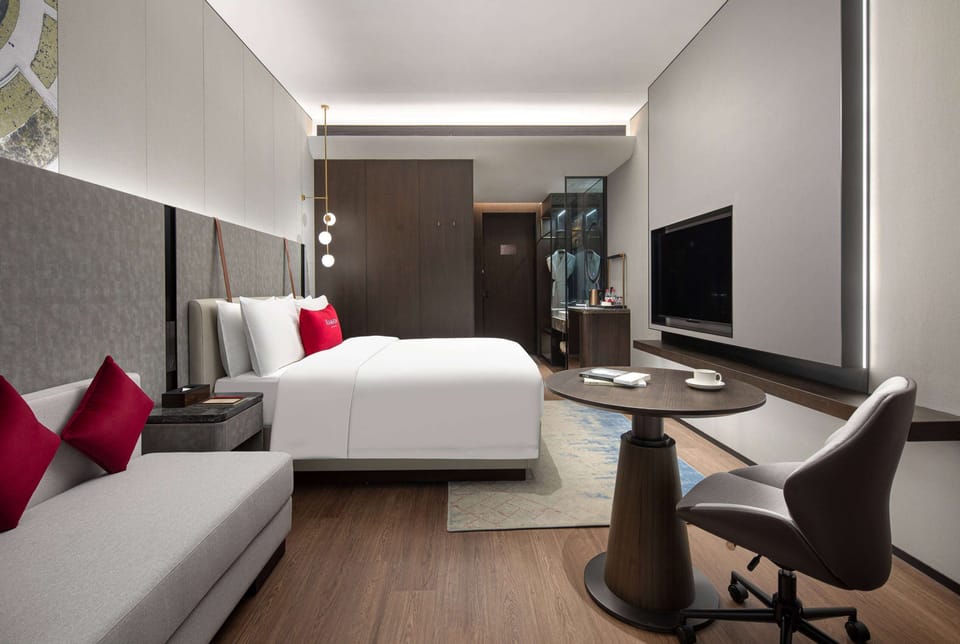 Deluxe Room, 1 King Bed, Smoking