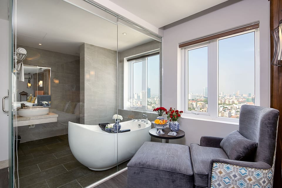 Premier Double Room, 1 King Bed, Bathtub, City View | City view