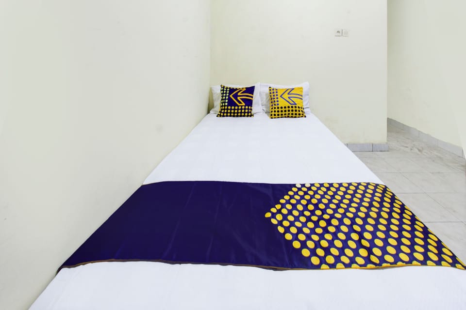 Standard Double Room | Desk, WiFi (free), bed sheets