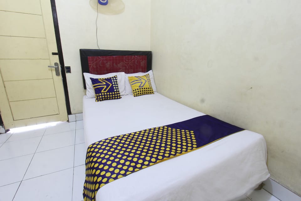 Standard Double Room | Desk, WiFi (free), bed sheets