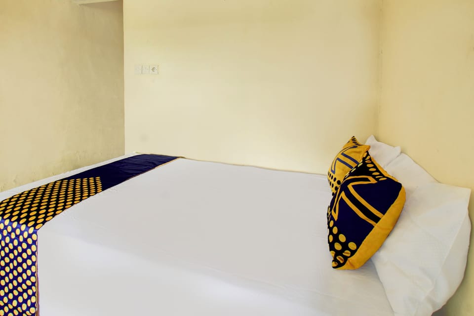 Standard Double Room | WiFi (free), bed sheets