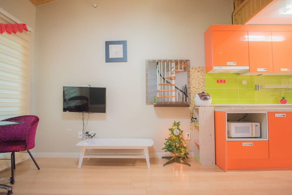 Standard Duplex | Private kitchen | Fridge, microwave, electric kettle, rice cooker