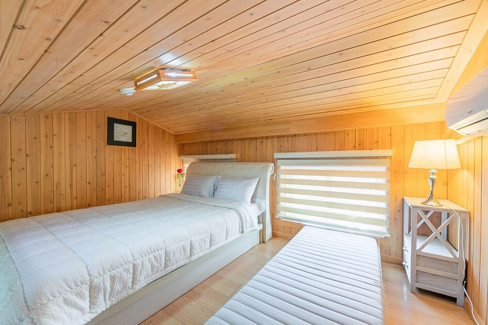 Standard Duplex | 1 bedroom, soundproofing, free WiFi, bed sheets