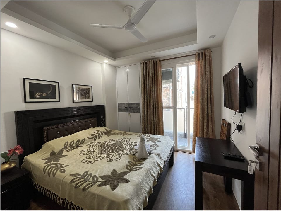 Premium bedding, desk, free WiFi, bed sheets