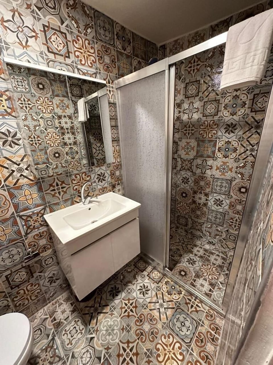 Standard Triple Room | Bathroom | Free toiletries, hair dryer, slippers