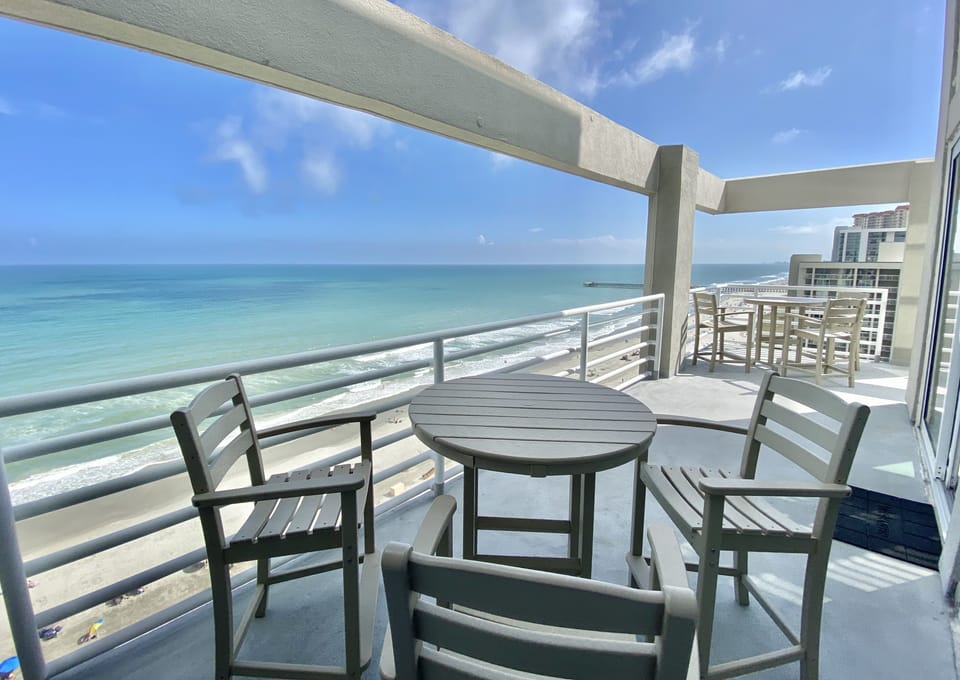 Condo, 3 Bedrooms | Property grounds