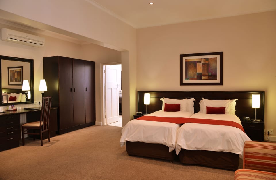 Deluxe Twin Room | In-room safe, desk, iron/ironing board, free WiFi