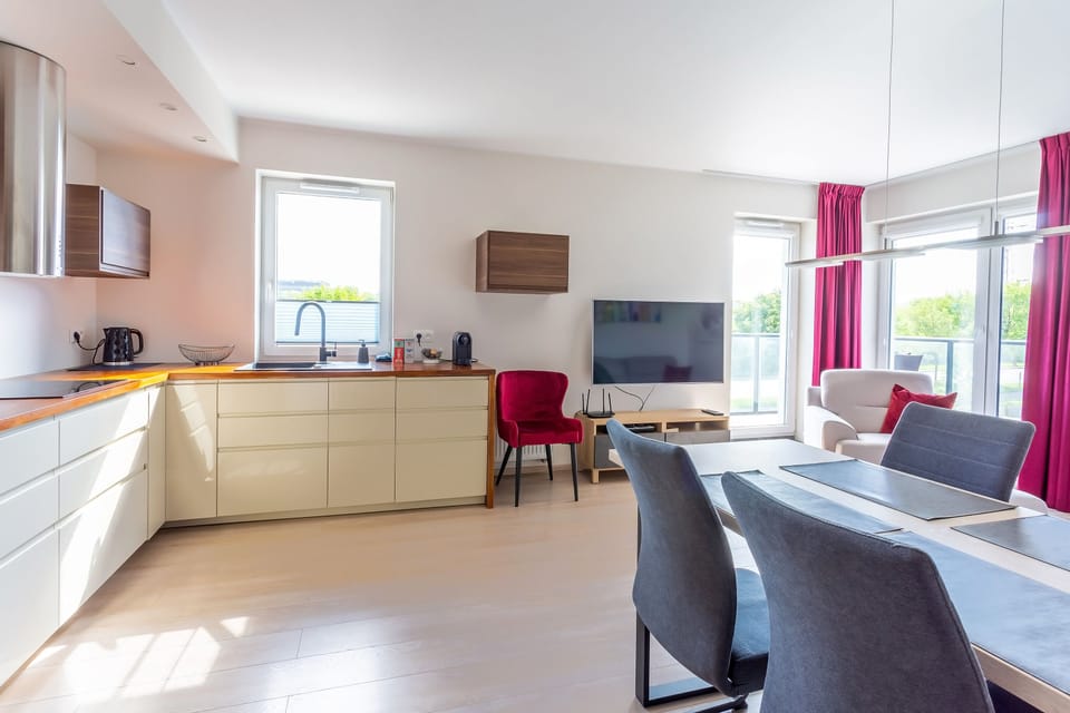 Comfort Apartment, Balcony | 2 bedrooms, individually decorated, individually furnished, desk