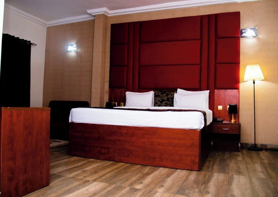 In-room safe, soundproofing, free WiFi