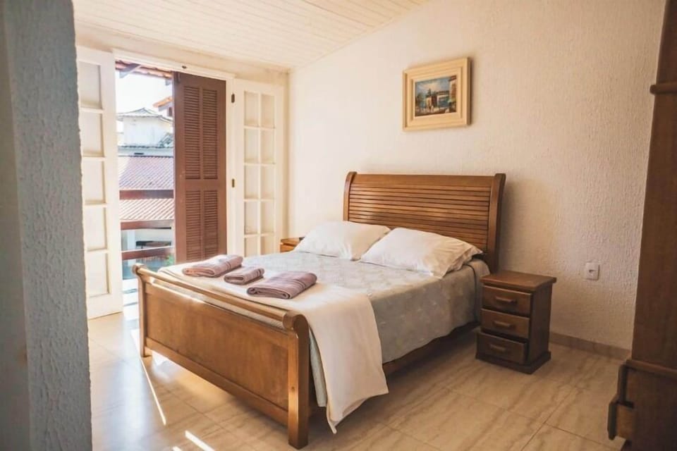 Premium Room | Minibar, bed sheets