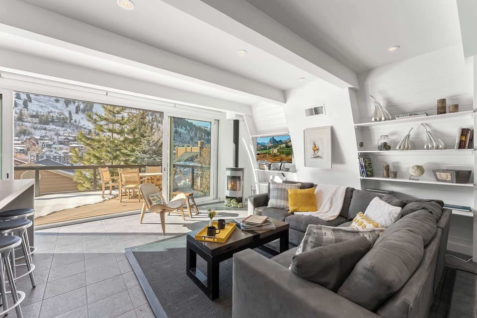 House, Multiple Beds, Hot Tub, Mountain View (Mainstreet Masterpiece) | Living area | 42-inch flat-screen TV with digital channels, fireplace