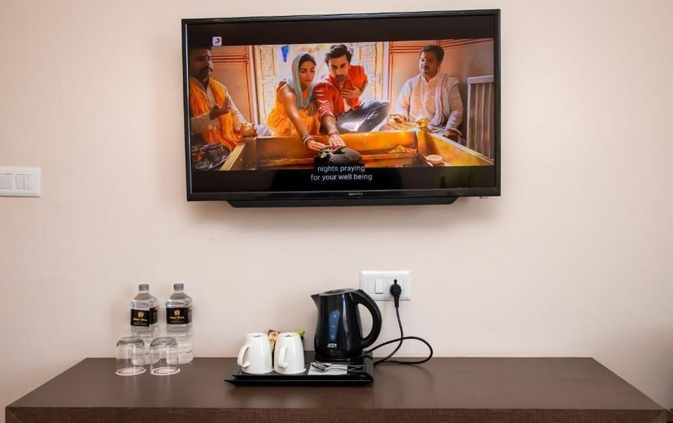 Deluxe Double Room, Multiple Bedrooms | Premium bedding, blackout drapes, free WiFi