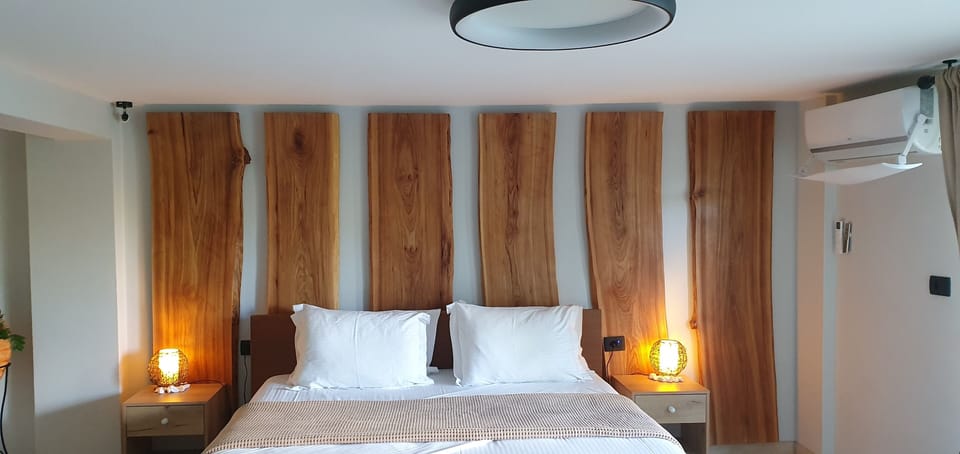 Comfort Room, 1 Bedroom | In-room safe, laptop workspace, blackout drapes, soundproofing